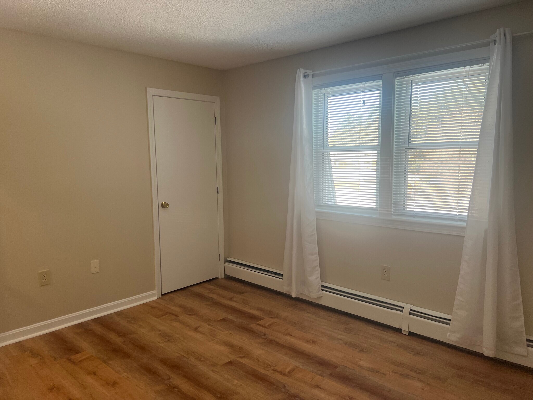 Building Photo - 3 Knights Bridge Dr