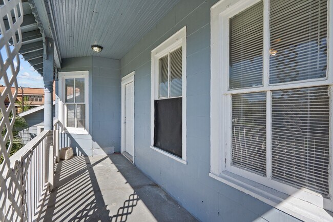 Building Photo - 4020 Avenue O 1/2