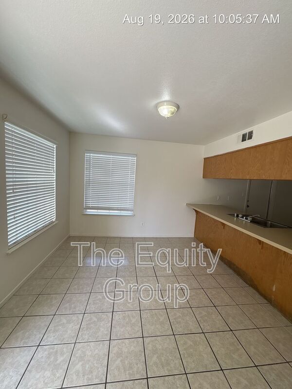 Building Photo - 1340 S Santa Fe St