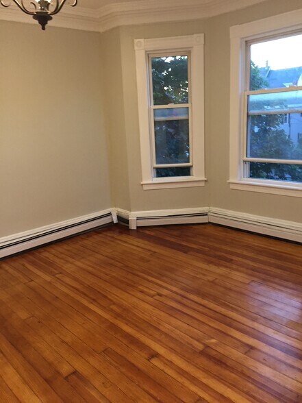 Building Photo - 1488 Hyde Park Ave