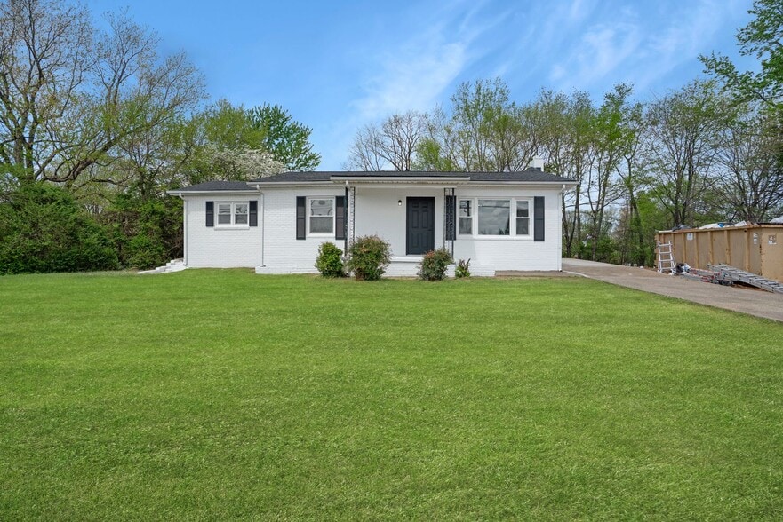 Building Photo - 1857 Memorial Dr