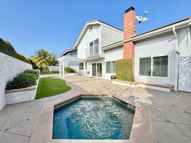 Building Photo - Beautiful 4Bd/2.5Ba Home in Irvine!