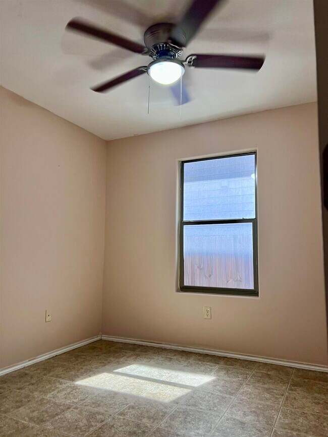 Building Photo - 14119 Fawn Dr
