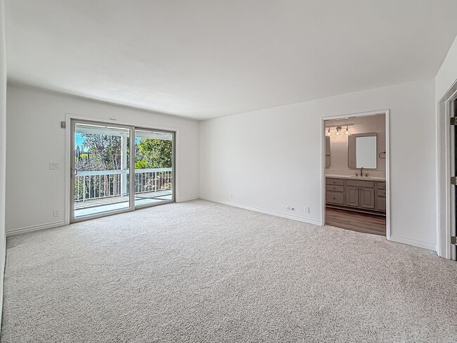 Building Photo - Upgraded Calabasas 4BR w/pool + spa, views + solar panels!