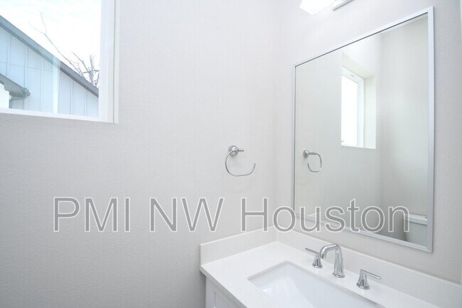 Building Photo - 5904 Gardendale Dr