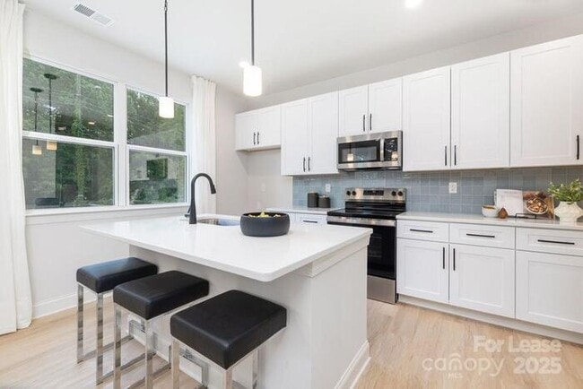 Building Photo - Brand new single family home with fenced yard!