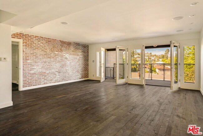 Building Photo - 4075 Los Nietos Dr