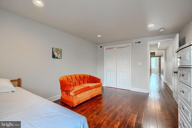 Building Photo - 1730 E Chase St