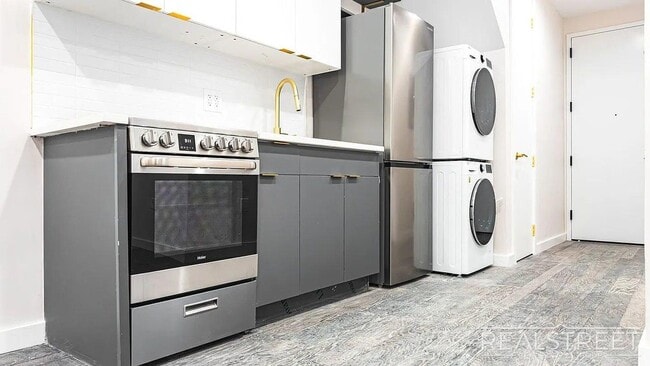 Building Photo - 81 Beadel St