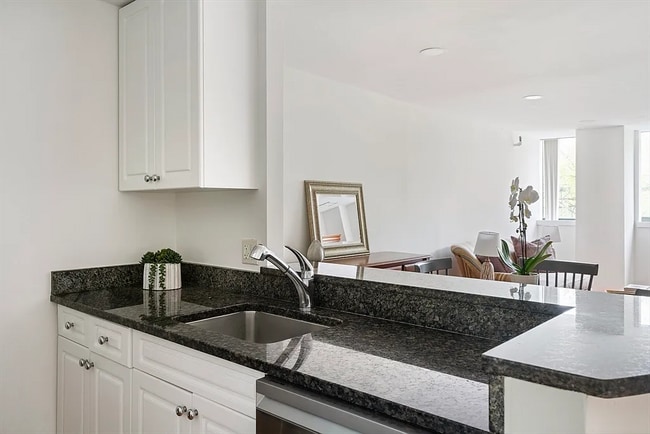 Building Photo - 42 8th St