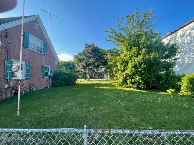 Building Photo - 95 Noble St