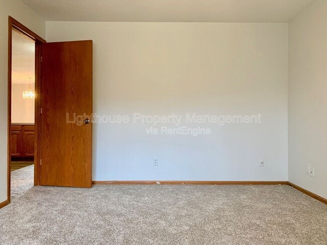 Building Photo - 6691 Boca Vista Dr NE