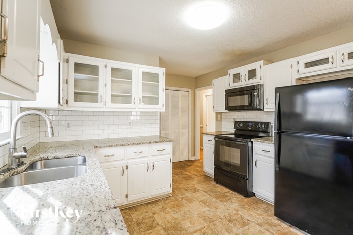Building Photo - 273 Hollis Cir