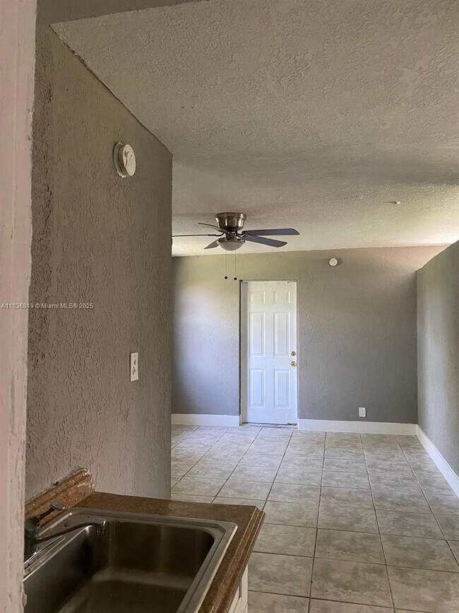 Building Photo - 1124 NW 100th Terrace
