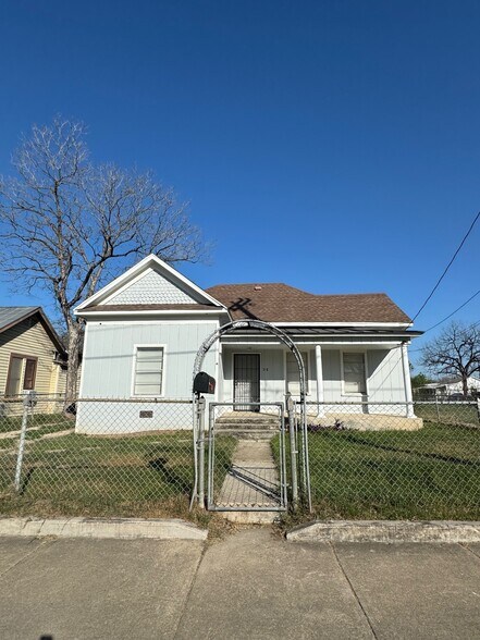Building Photo - 318 Pleasanton Rd