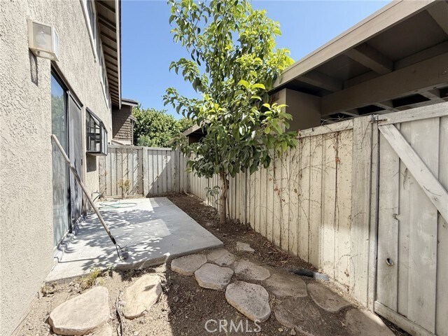 Building Photo - 231 Springview