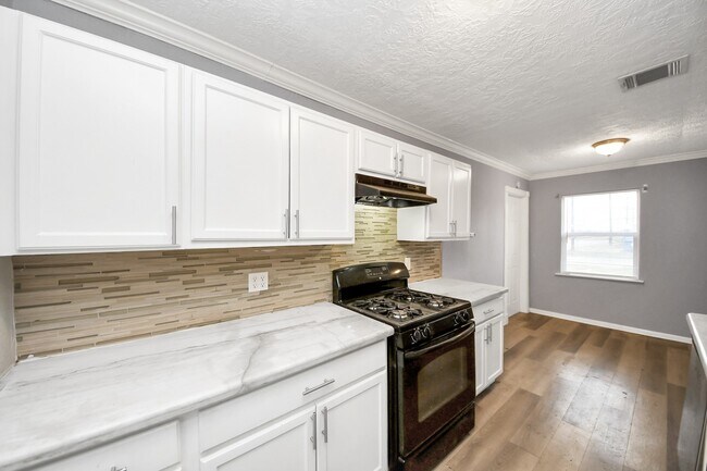 Building Photo - 6817 Anderson St