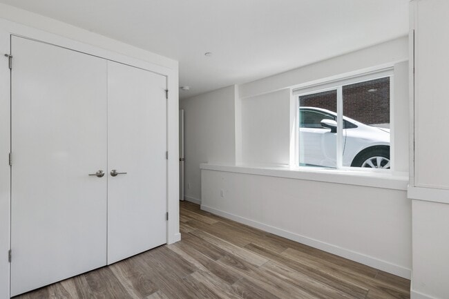 Building Photo - Newly Renovated 1 Bedroom Apartment in Hea...