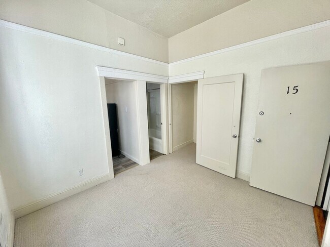Building Photo - CHARMING HAYES VALLEY STUDIO WITH DECK!! - Great Location! - PROGRESSIVE