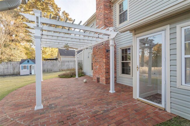 Building Photo - 149 Ledyard Dr