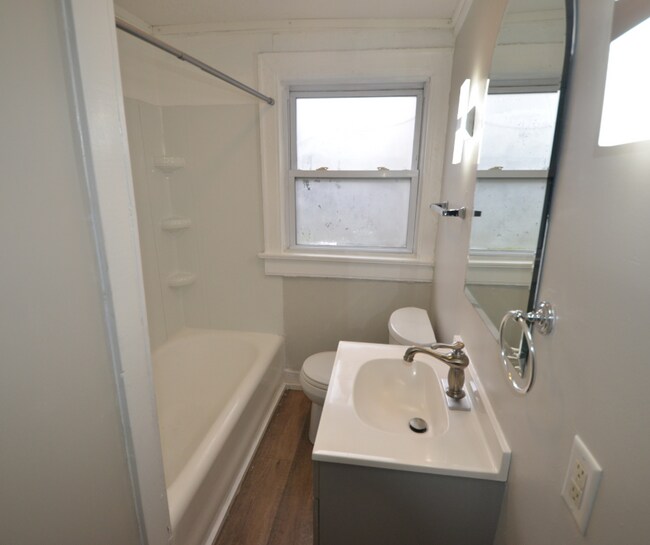 Building Photo - 1120 Lexington Ave