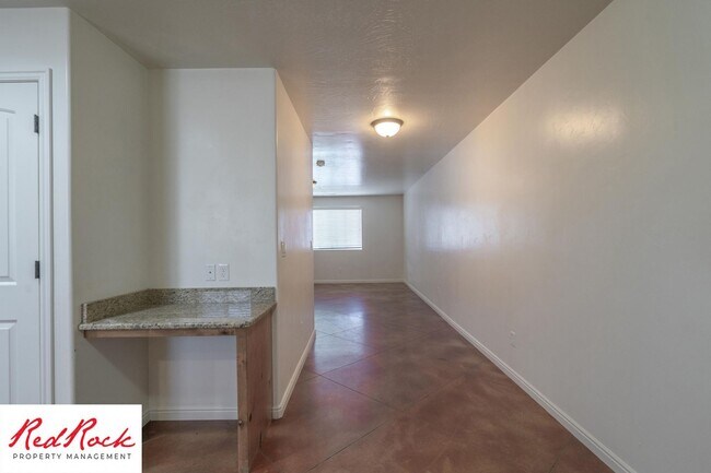 Building Photo - 2801 E 450 N