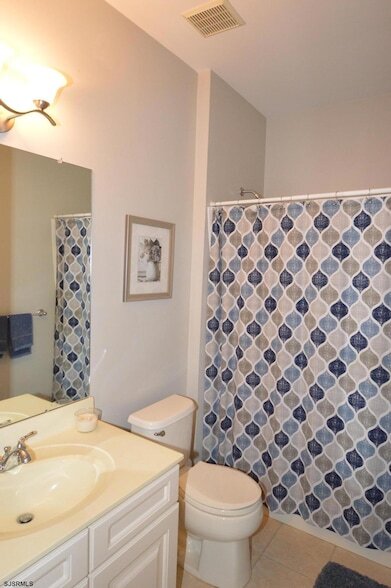 Building Photo - 498 Country Club Dr