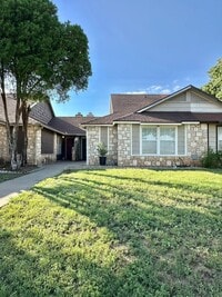 Building Photo - COMING SEPTEMBER 2025 - Updated 3 Bedroom ...