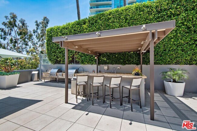 Building Photo - 13650 Marina Pointe Dr