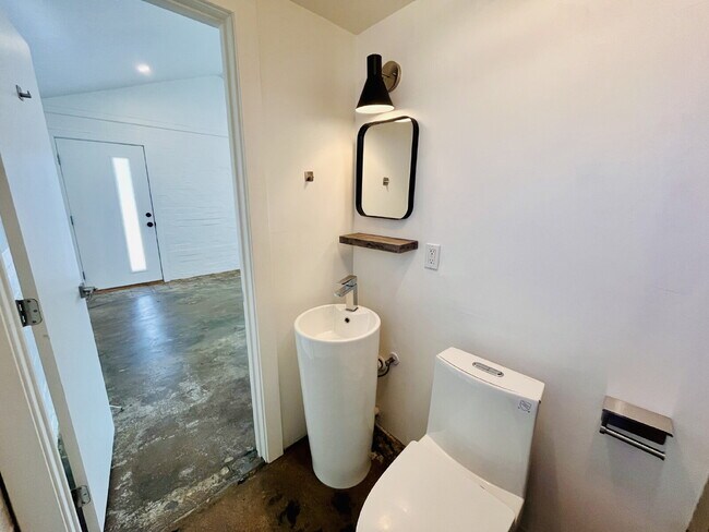 Building Photo - Adorable Studio Cabin near Joshua Tree Town Center
