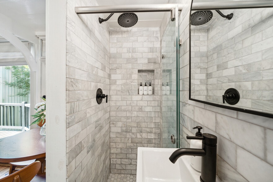 Building Photo - 33 Cannon St