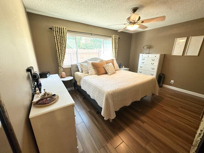 Building Photo - 386 N IronPike Cir