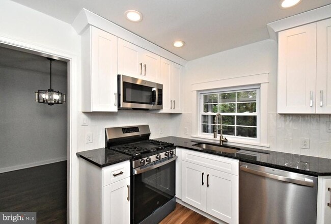 Building Photo - 201 Montgomery Ave