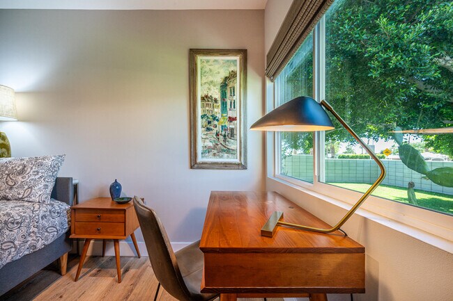 Building Photo - 2748 E Via Escuela