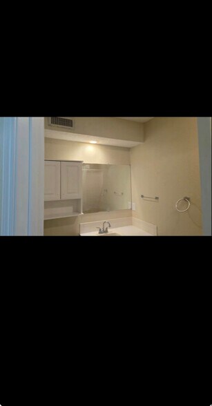 Building Photo - 3900 S Q St