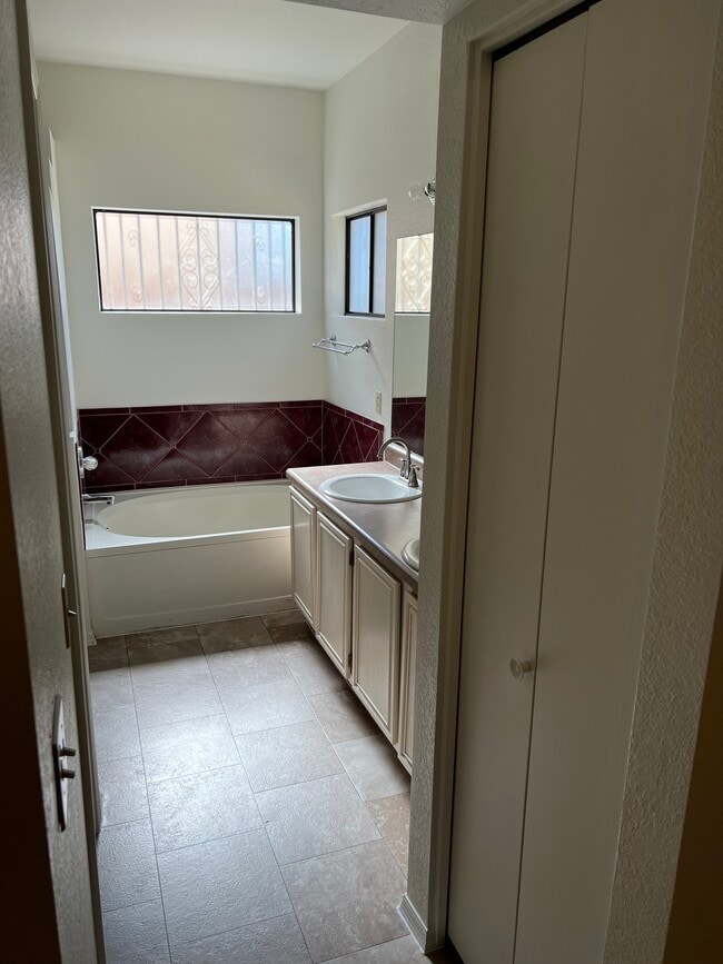 Building Photo - 2670 W Camino De La Joya