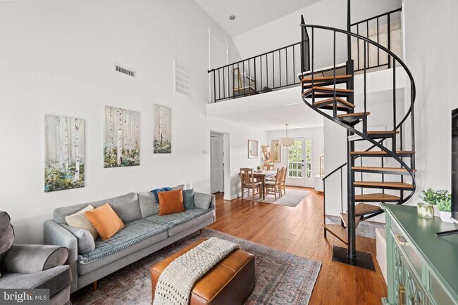 Building Photo - 3050 S Buchanan St