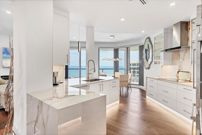Building Photo - 1211 Gulf of Mexico Dr