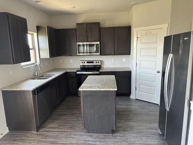 Building Photo - 26106 Valley Ridge Rd