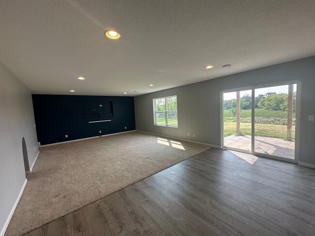 Building Photo - Gorgeous 5 Bedroom, 3.5 Bath Single Family Home w/Sun Deck!