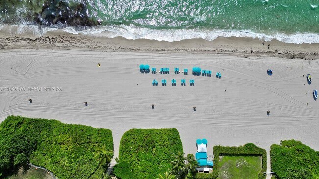 Building Photo - 16711 Collins Ave