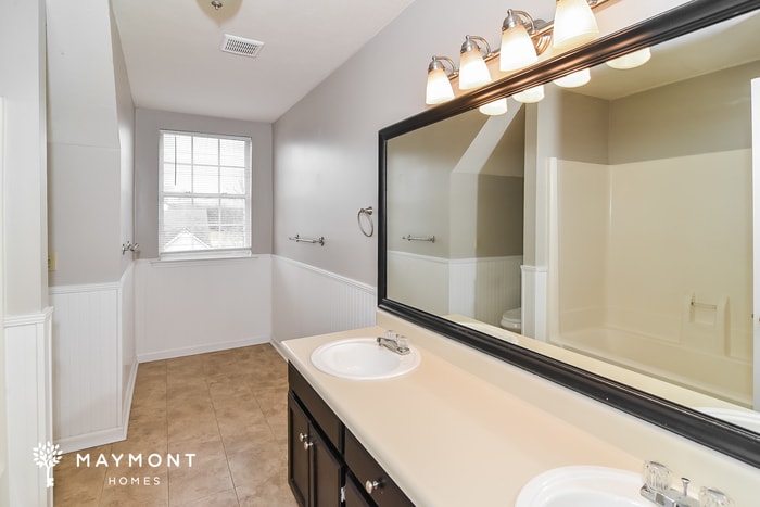 Building Photo - 1136 Lakes Edge Dr