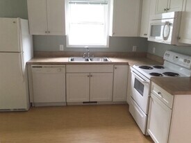 Kitchen - 294 Saratoga Ave