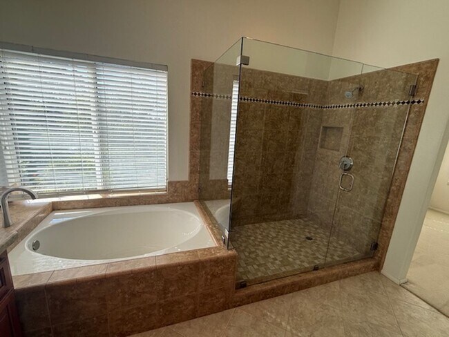 Building Photo - Over 3000 sq feet in Trabuco Canyon