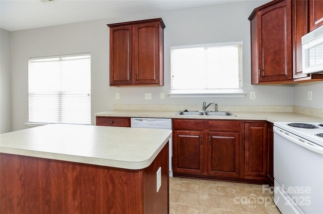Building Photo - 332 Rock Ridge Ln