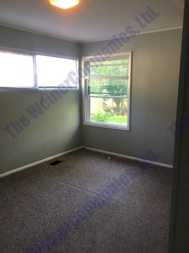 Building Photo - Sublease Available for Move in July 22!