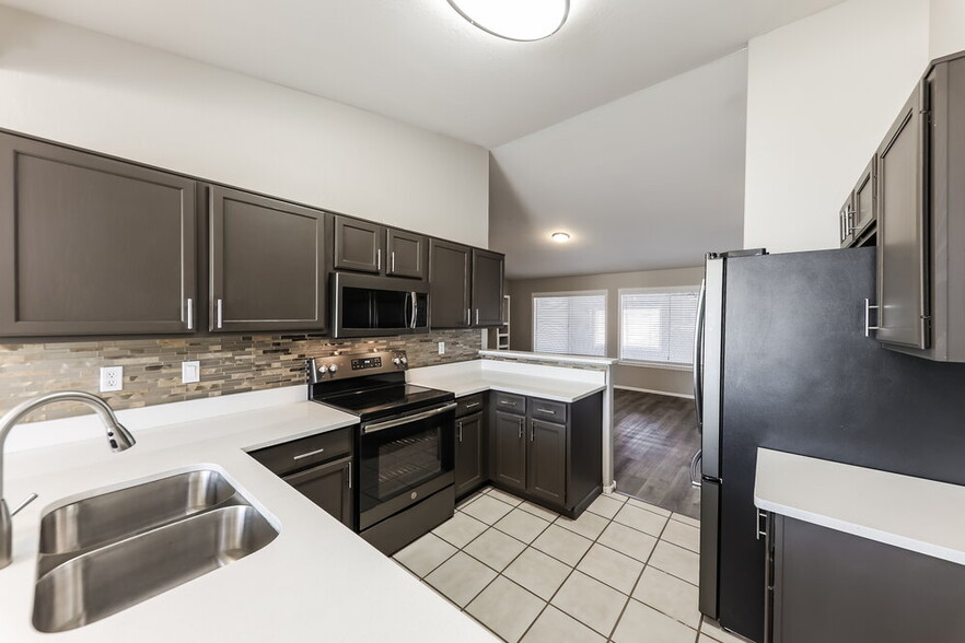 Building Photo - 7706 W San Miguel Ave
