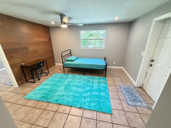 Building Photo - 2301 Trelain Dr S