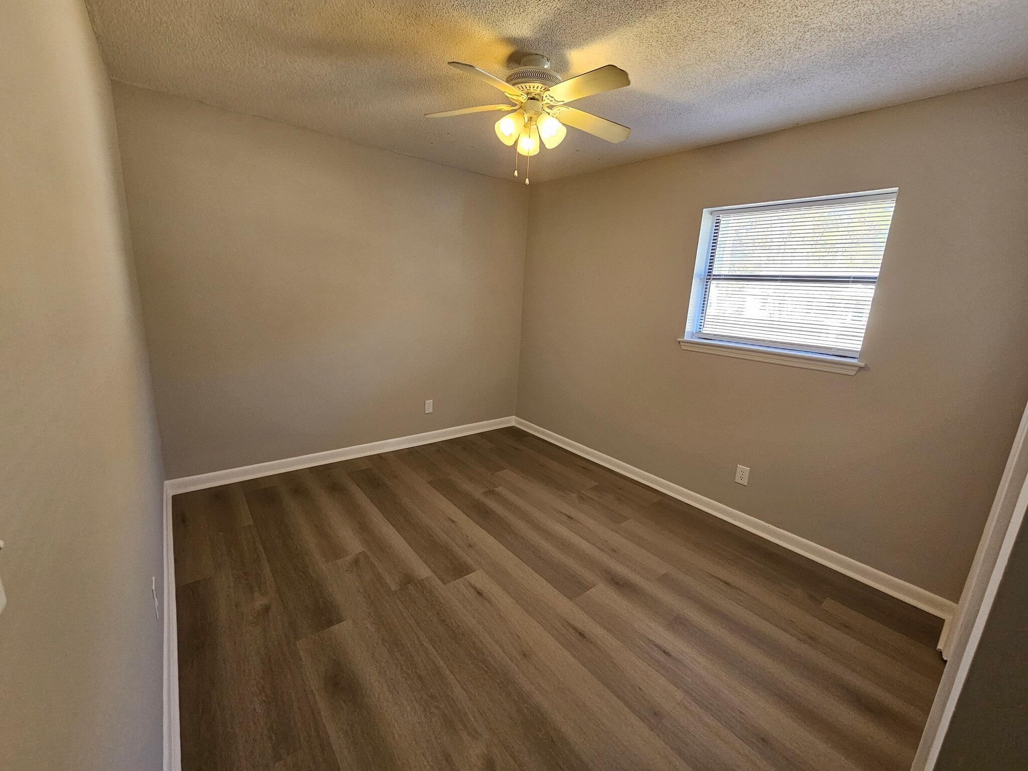 Building Photo - 233 Brighton Rd