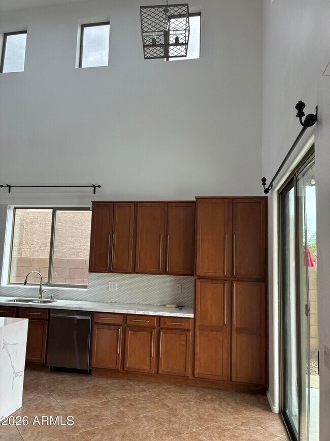 Building Photo - 2741 W Redwood Ln